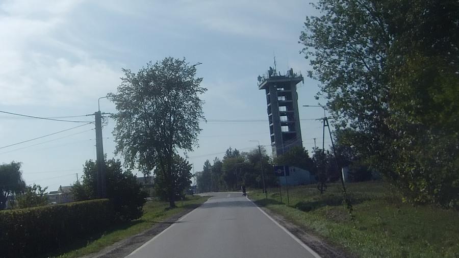 Charakterystyczna wieża z antenami GSM