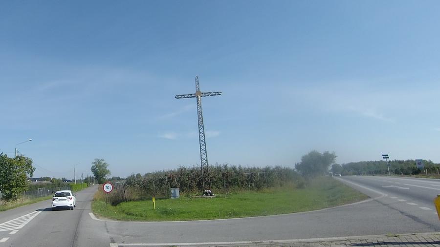 Wielki krzyż w Bikówku przy DK50