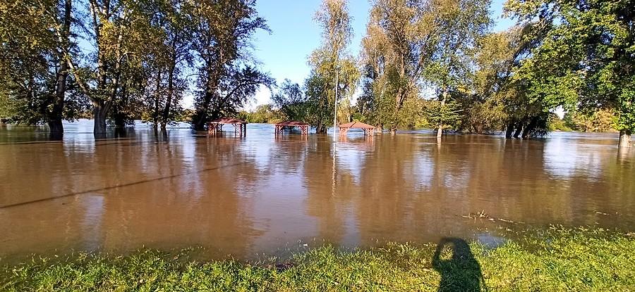 Zalany plac festynowy w Głogowie