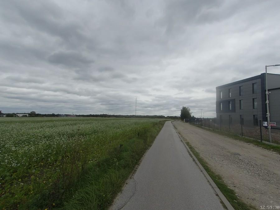 Droga dla rowerów ma lepszą nawierzchnię, niż droga dla samochodów