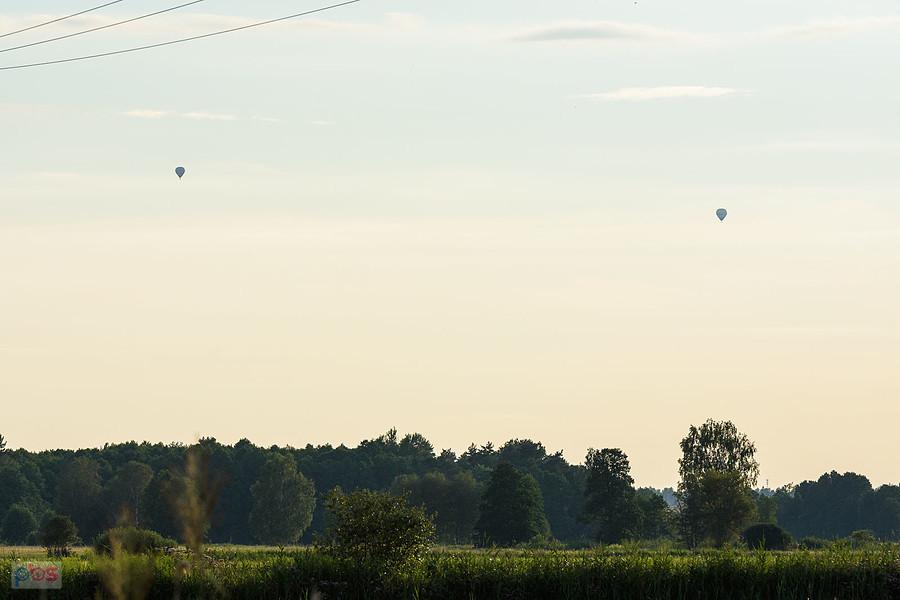 Balony widziane z Zawady Pilickiej