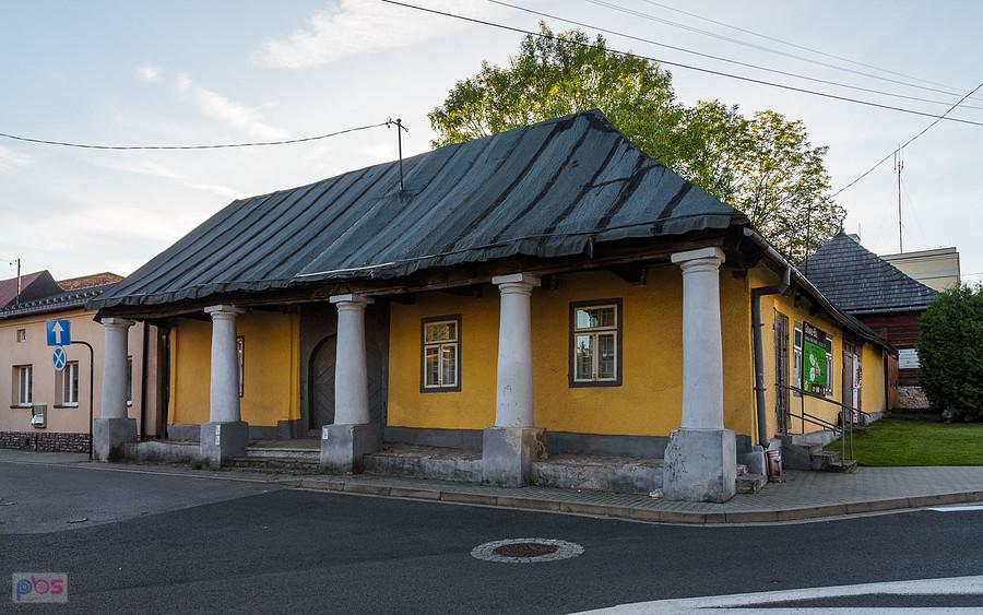 Dom z podcieniami przy ul. Biskupiej 2 wybudowany w końcu XVIII wieku - Sławków