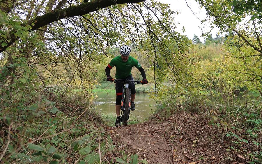 Jesienne Pure MTB na superkrętym nadwarciańskim