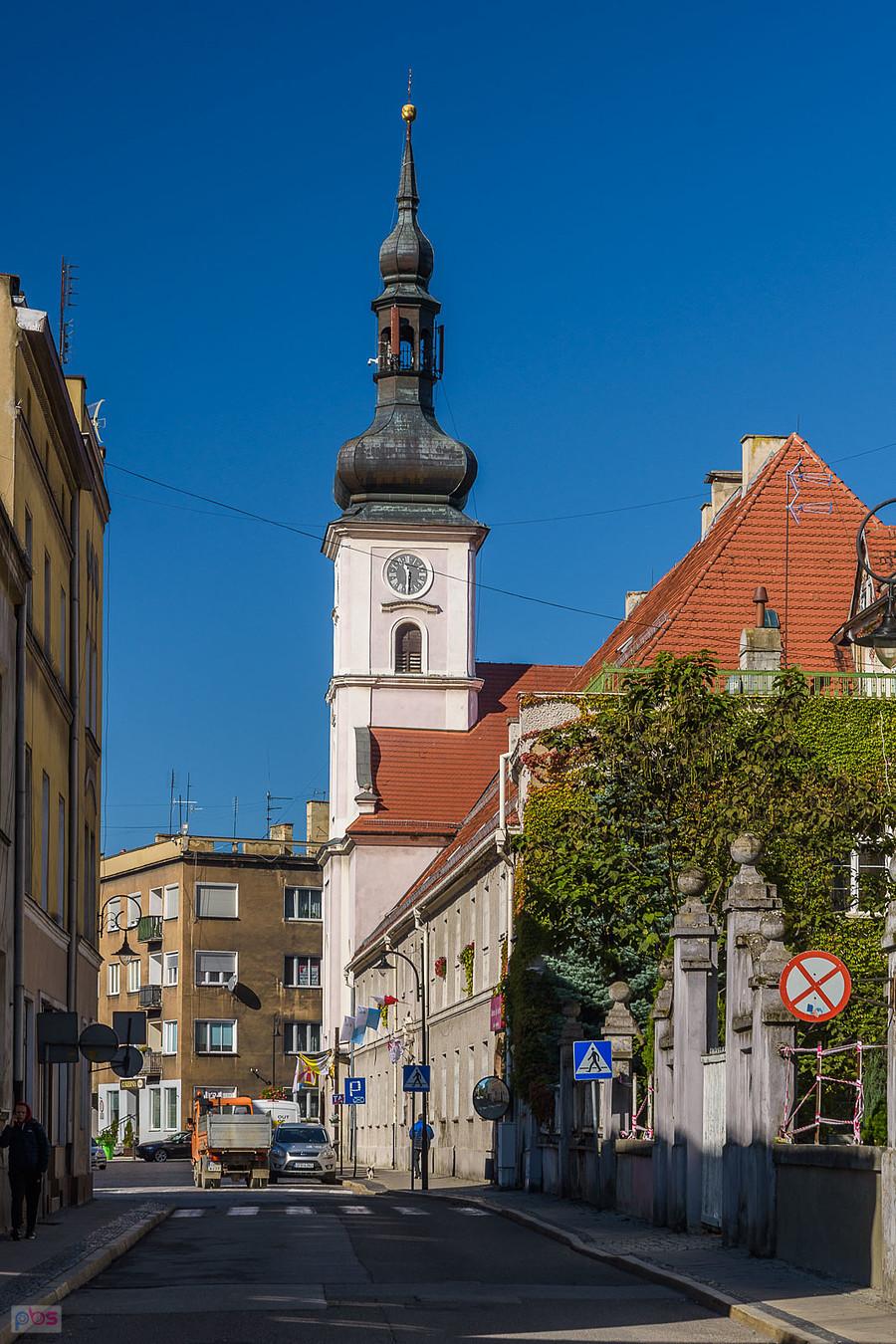 Prudnik - ul. Piastowska oraz kościół Świętych Jana i Pawła