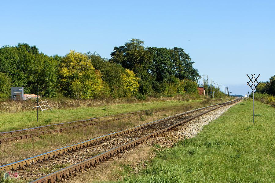 Szybowice - linia kolejowa D29-137 - widok w kierunku przystanku osobowego.
