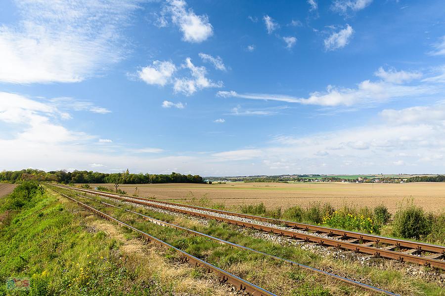 Linia kolejowa D29-137, szlak: Nysa - Goświnowice i widok w kierunku Radzikowic