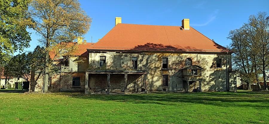 Rewitalizowany pałac w Dalkowie, Widok od strony ogrodu