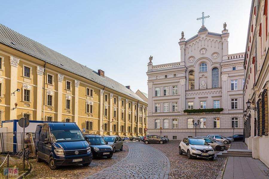 Nysa - I LO im Jana III Sobieskiego, po prawej budynek Zgromadzenia Sióstr Św. Elżbiety