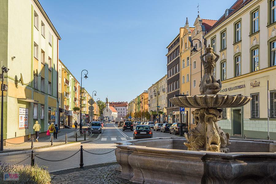 Nysa - ul. Celna i fontanna Trytona