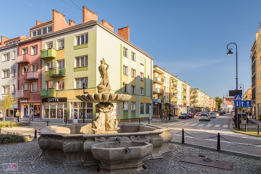 Nysa - ul. Celna i fontanna Trytona
