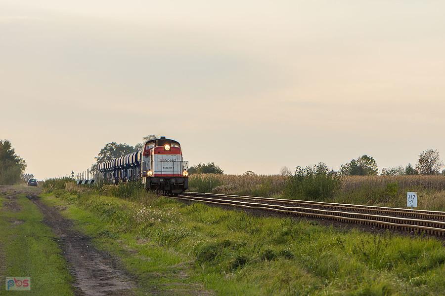 SM42-739 jedzie szlakiem: Nowy Świętów - Prudnik, linia D29-137.