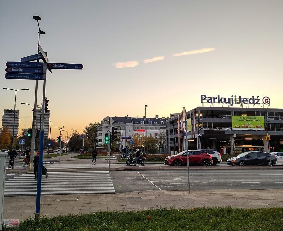 Na niebie coś jakby ślad po pędzlu
