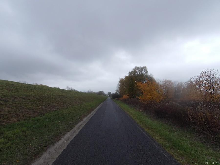 Pochmurno, ciemno, jesiennie