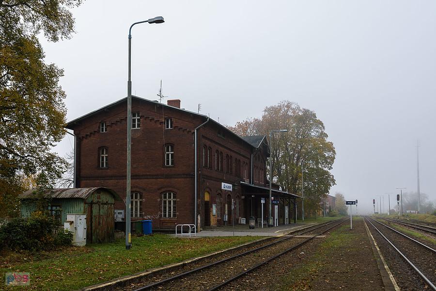 Stacja kolejowa w Paczkowie - widok w kierunku Kamieńca Ząbkowickiego