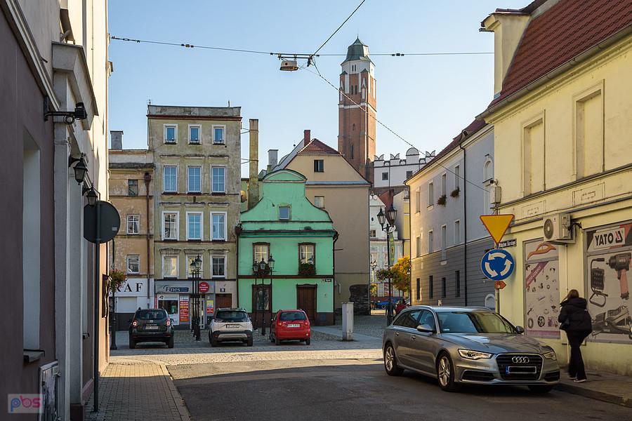 Spojrzenie na rynek w Paczkowie z ul. Władysława Sikorskiego