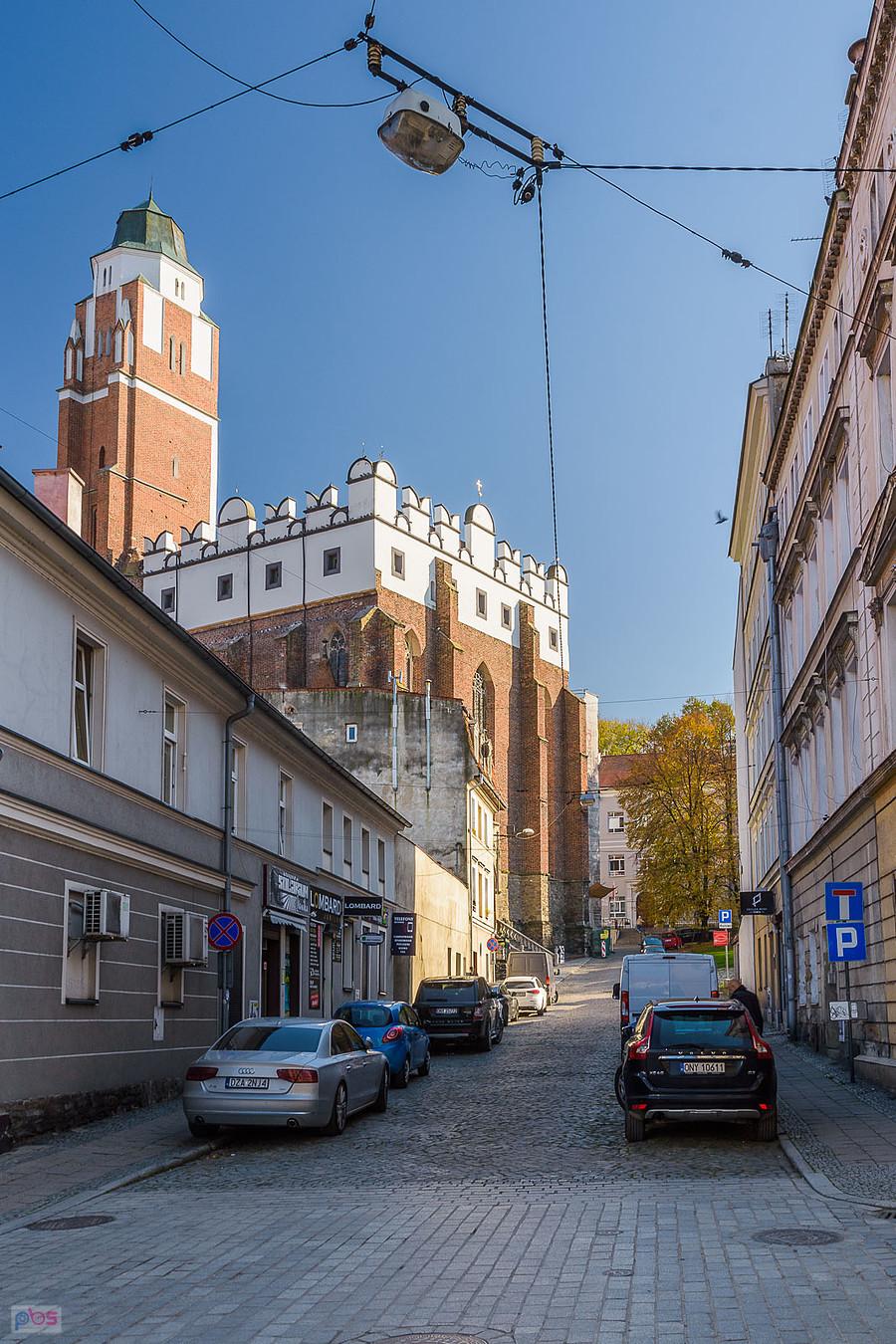 Paczków - ul. Kościelna i kościół Świętego Jana Ewangelisty