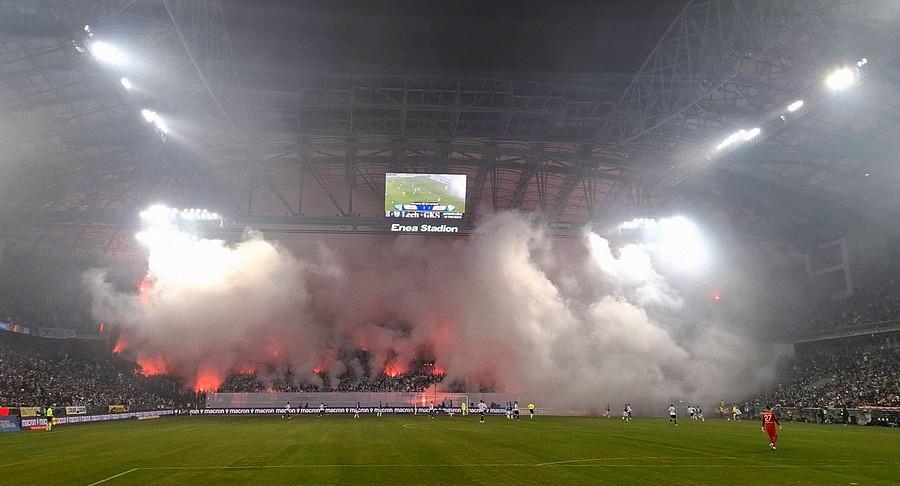 Zadyma na meczu Lech - Legia