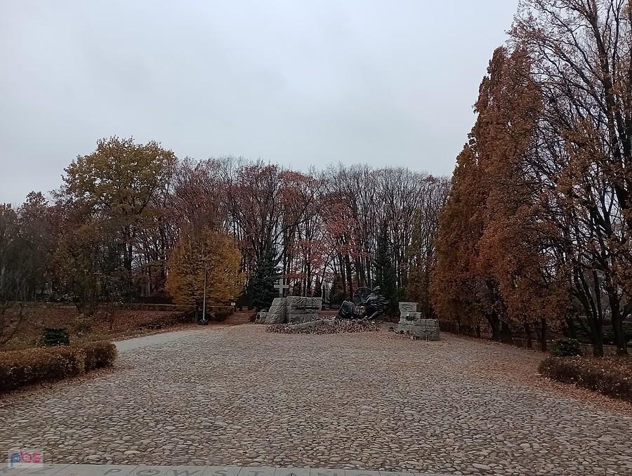 Pomnik Polegli-Niepokonani na Woli