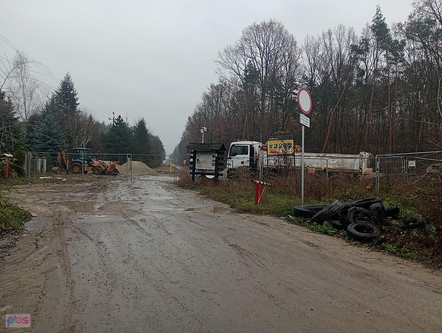 Droga przez las od Latchorzewa zamknięta. Z drugiej strony otwarta, tak dla zmyłki