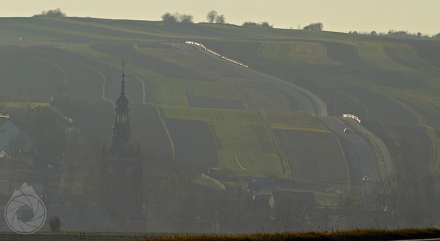 kościół w Sułoszowej i nówka-droga mojego podjazdu do Przegini