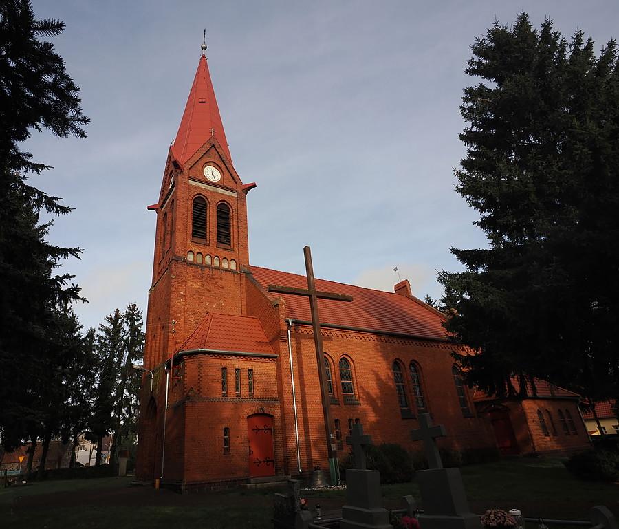 Kościół z przełomu XVII i XVIII wieku w Lubiechni Wielkiej