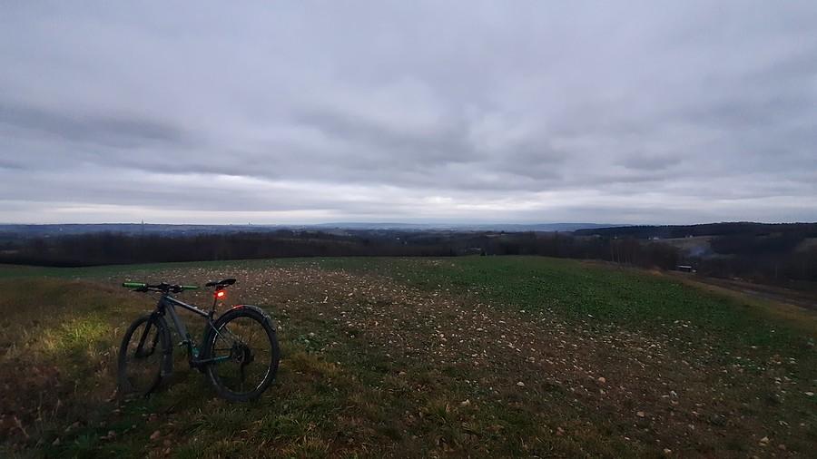 Szarość i ponurość, Niechobrz, a w dole Rzeszów.