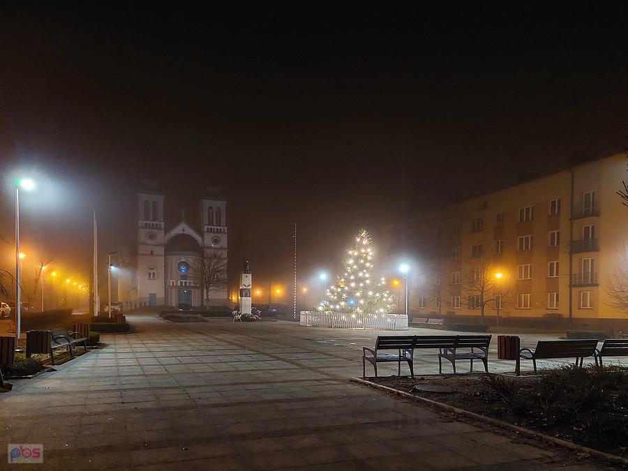 Poranny widok - Plac Orląt Lwowskich i parafia Św. Melchiora Grodzkiego w dzielnicy Raków.