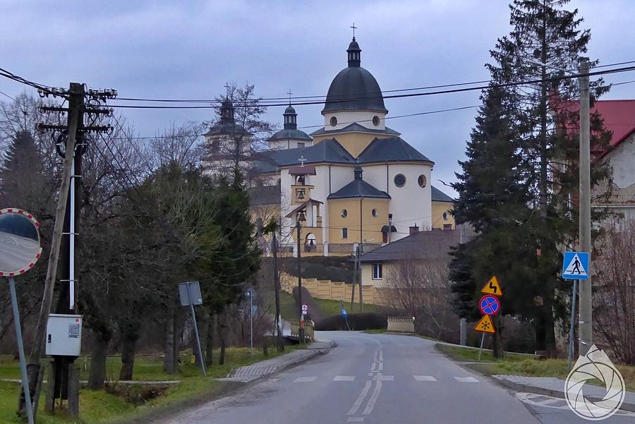wielki zespół kościelny w Niebylcu