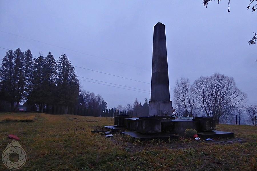 pomnik na cmentarzu jeńców radzieckich