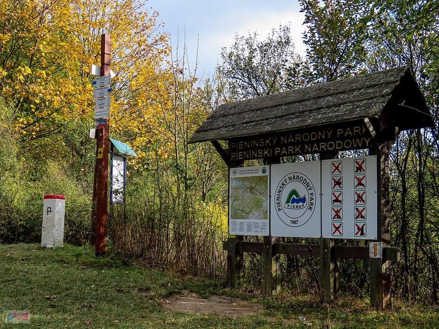 Tablice na przełęczy pod Szafranówką