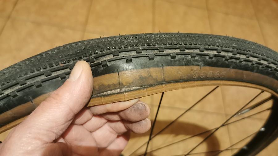 Rozwarstwienie i dziura przy rancie