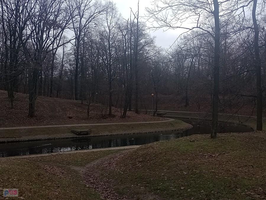 Fosa w parku na Forcie Bema