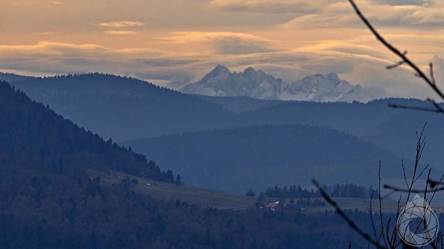 Tatry wychylają się zza Gór Hańczowskich