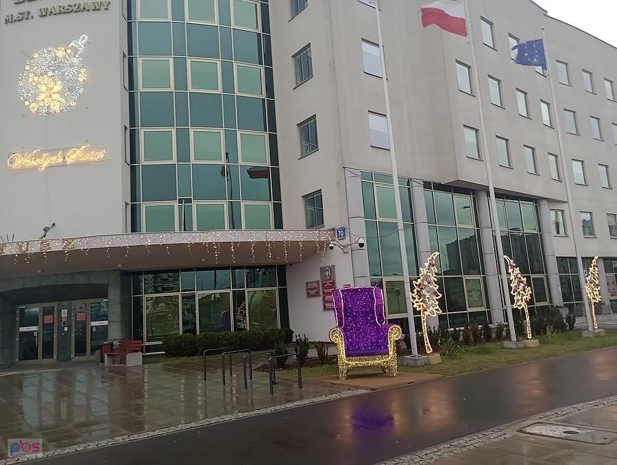 Świąteczne dekoracje przy ratuszu. Tylko pogoda się nie spisała