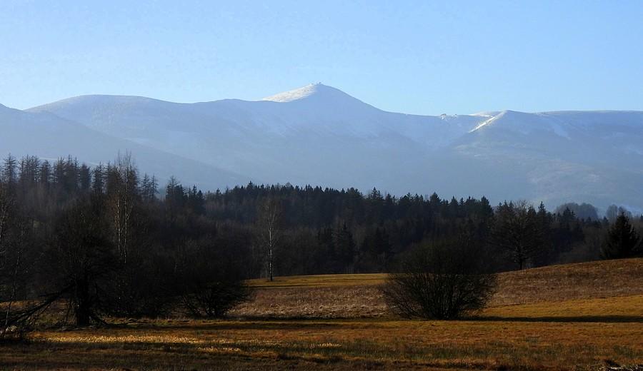 Śnieżna panorama Karkonoszy