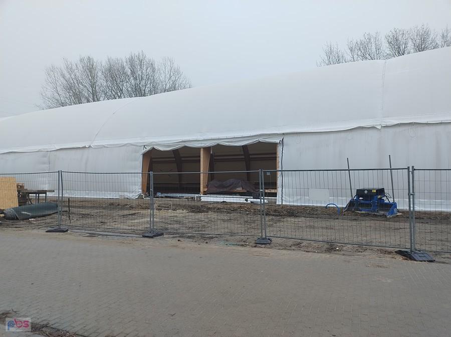 Budowa kortów tenisowych pod dachem