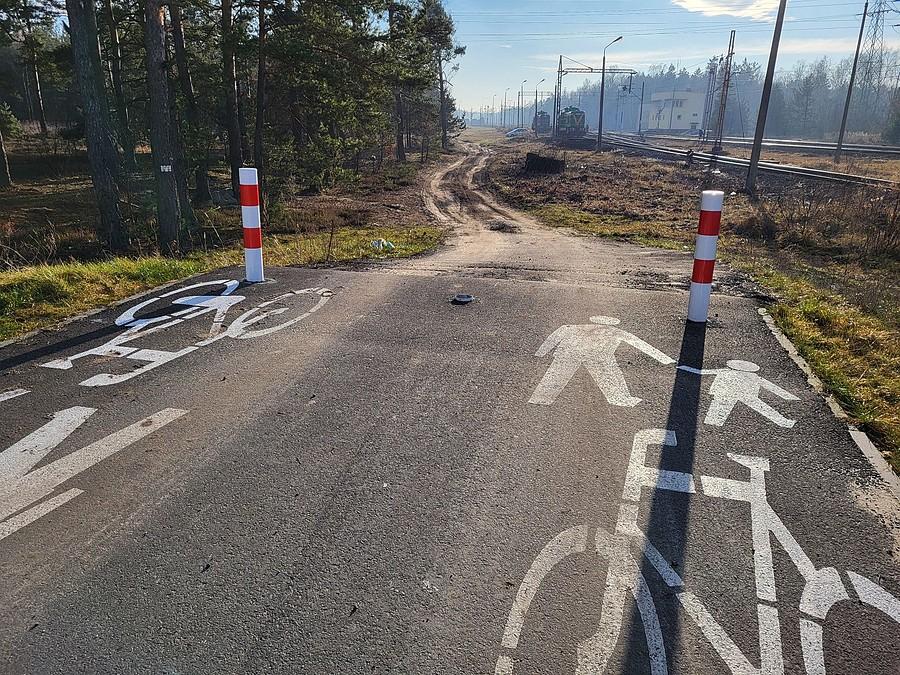Jakimś łajzom przeszkadzał słupek
