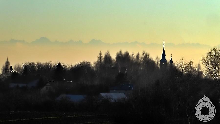 za Maszycami ze smogu podhalańskiego wychodzą Tatry