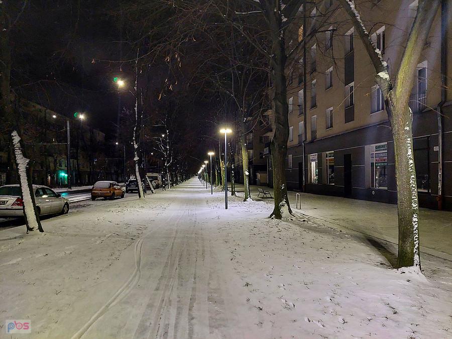 Częstochowa, DDR na al. Pokoju o poranku.