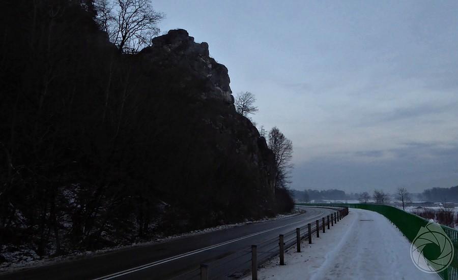 zaśnieżona DDRka pod Skałą Kmity