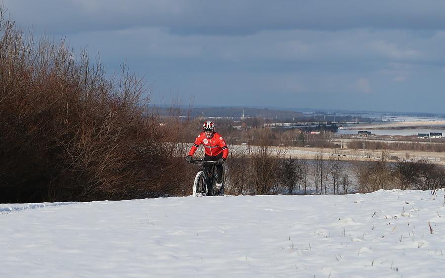 Śnieżny biker w akcji :)