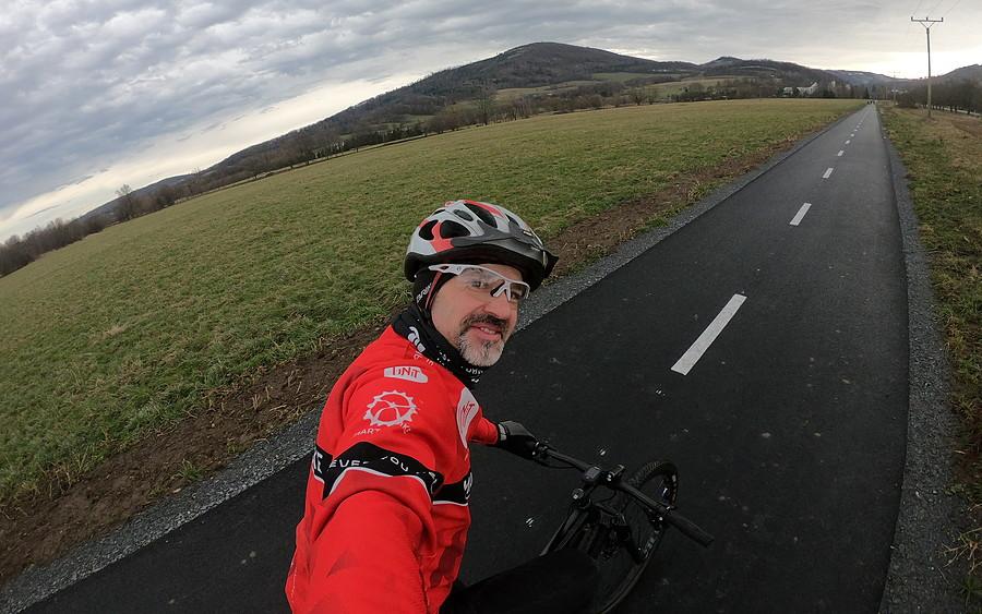 Od granicy do Zlate Hory biegnie taka oto nówka rowerówka