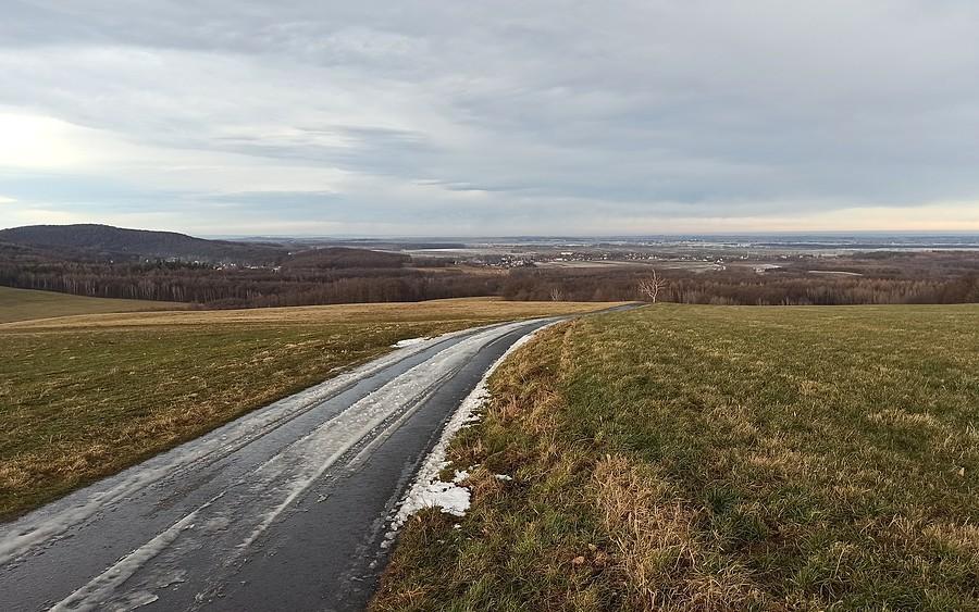 Na polankowym punkcie widokowym. Tam w oddali to Polska :)
