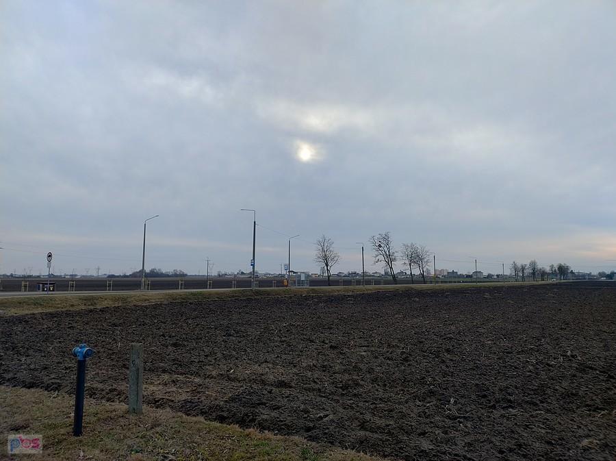 Słońce z trudem przedziera się przez chmury
