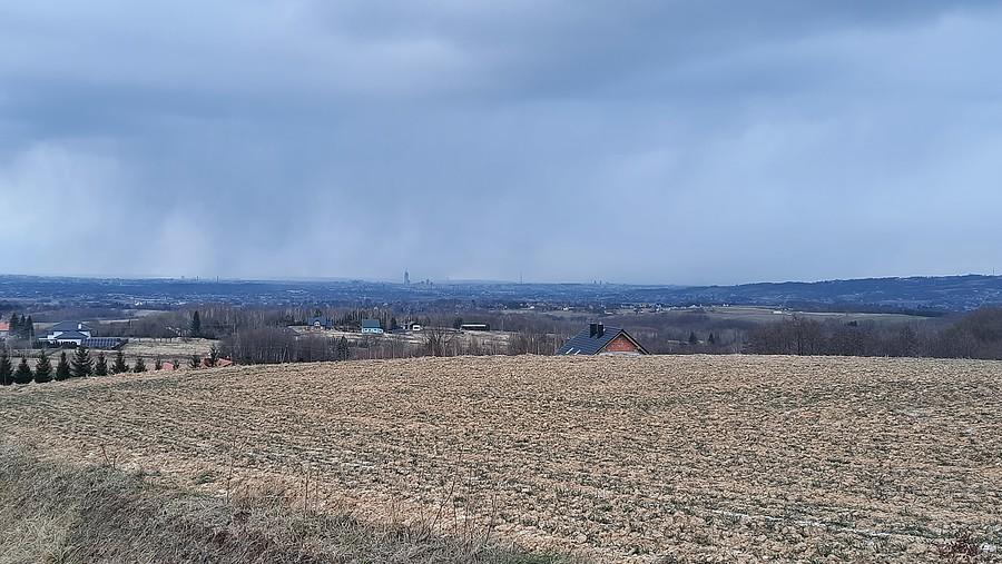 Jakaś zadyma nad miastem.