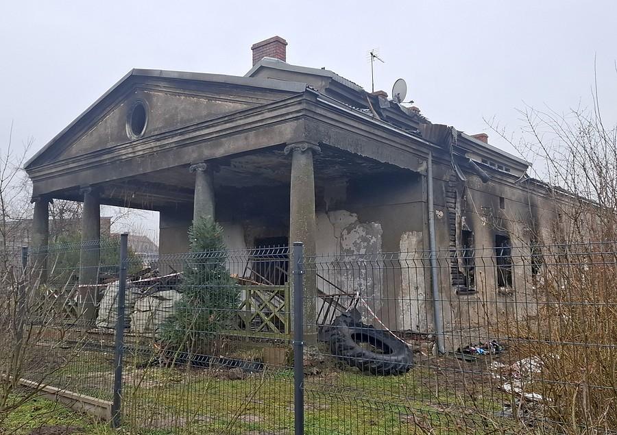 Spalony dwór w Czapurach