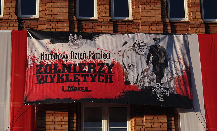 Na Rzepińskim ratuszu w Narodowy Dzień Pamięci Żołnierzy Wyklętych pojawił się baner