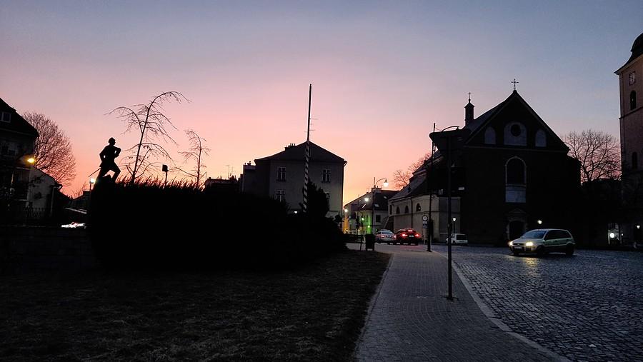 Witam dzień na Placu Farnym.