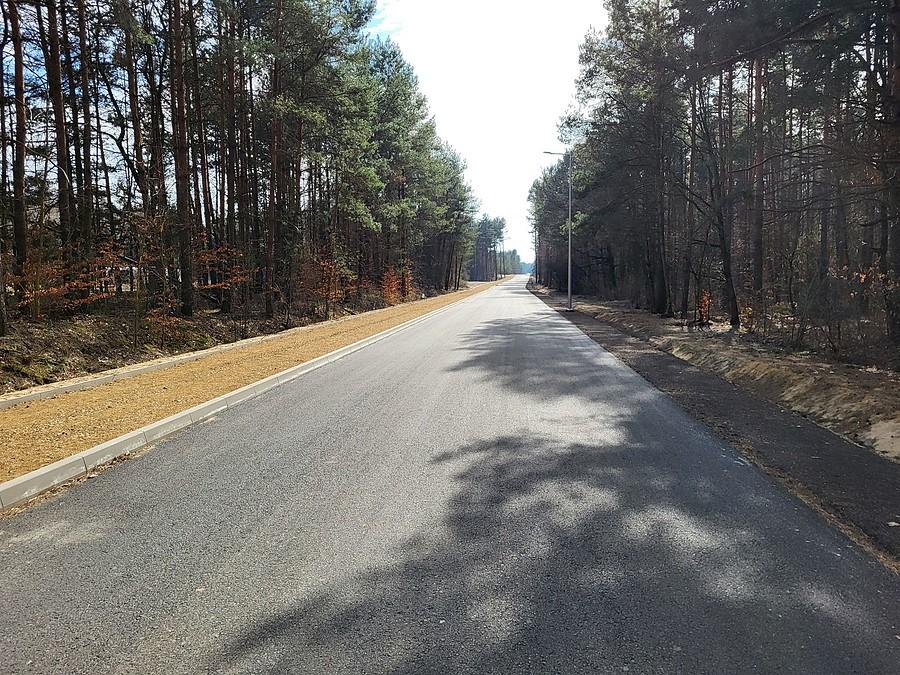 Nowy jeszcze nie ukończony asfalt na Choroń