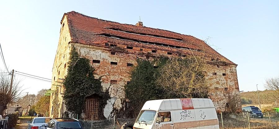Spichlerz w Naroczycach. Jeden z większych w Polsce
